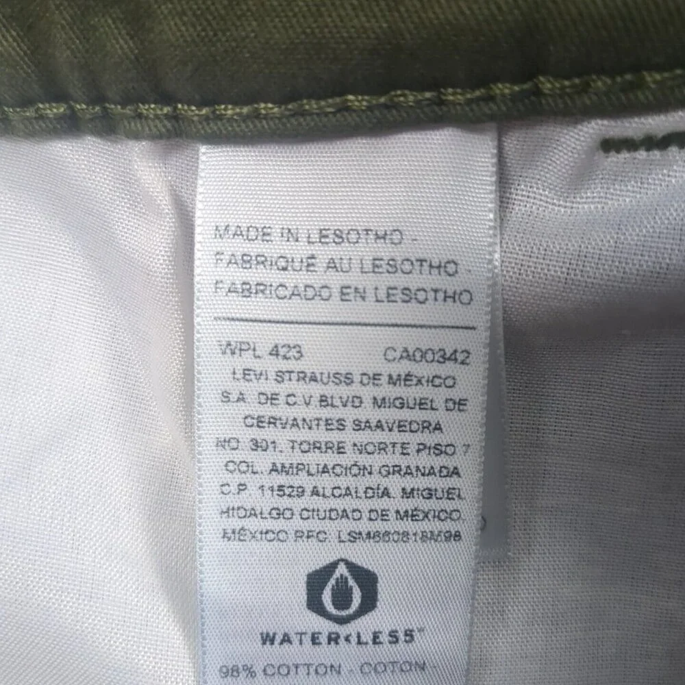Signature Gold Levi Strauss Olive Green Cargo Shorts Mens‎ 46 Hits At The Knee